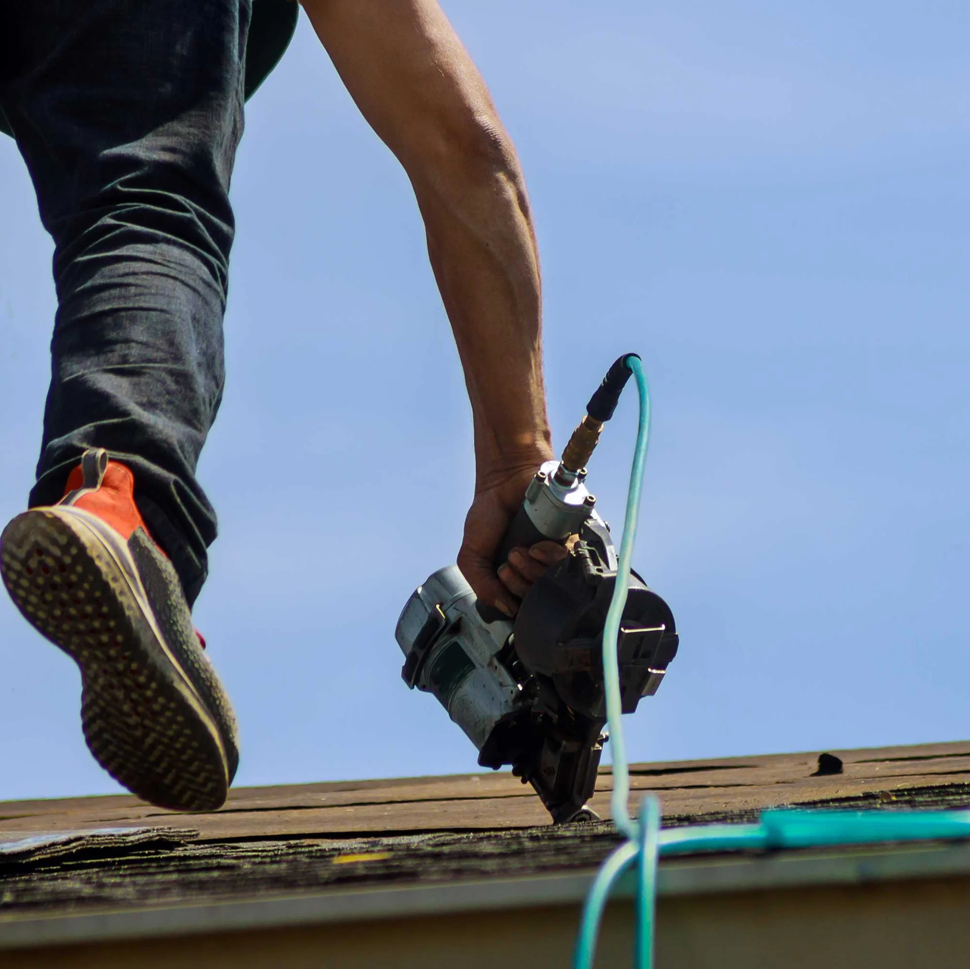 Roofers Working On Replacing The House Installed N 2022 11 04 00 28 21 Utc